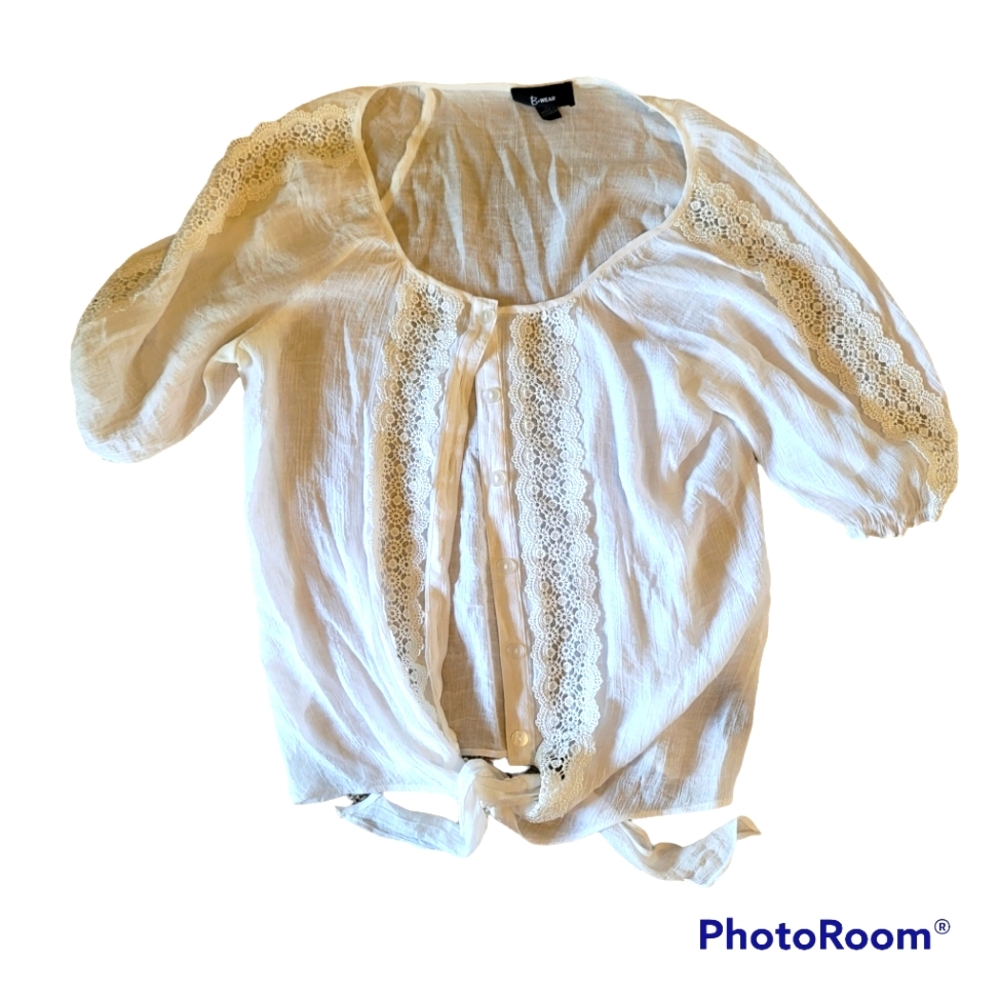 💥B.WEAR💥 LARGE WHITE BUTTON BLOUSE WITH TIE FRONT!!!